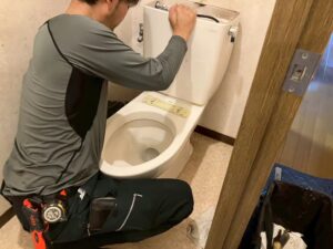 既存トイレを撤去している様子1